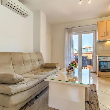 2 Bedroom Awesome In Apartment